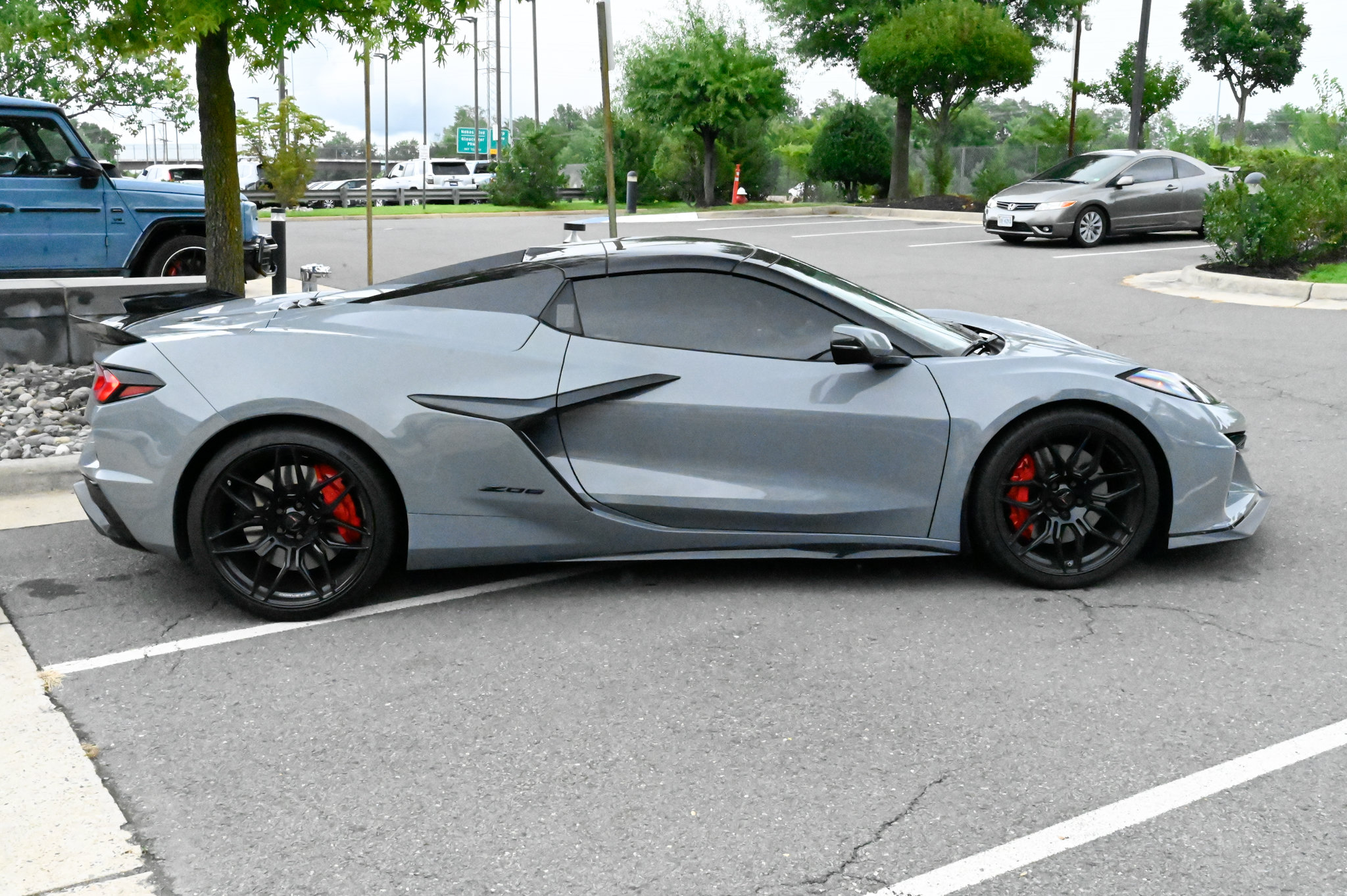 Used 2024 Chevrolet Corvette Z06 w/ Stealth Interior Trim Package RWD image 5