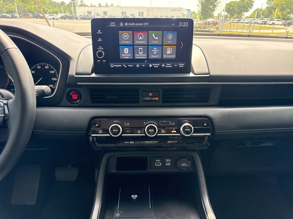 Certified 2025 Honda Pilot Touring image 19