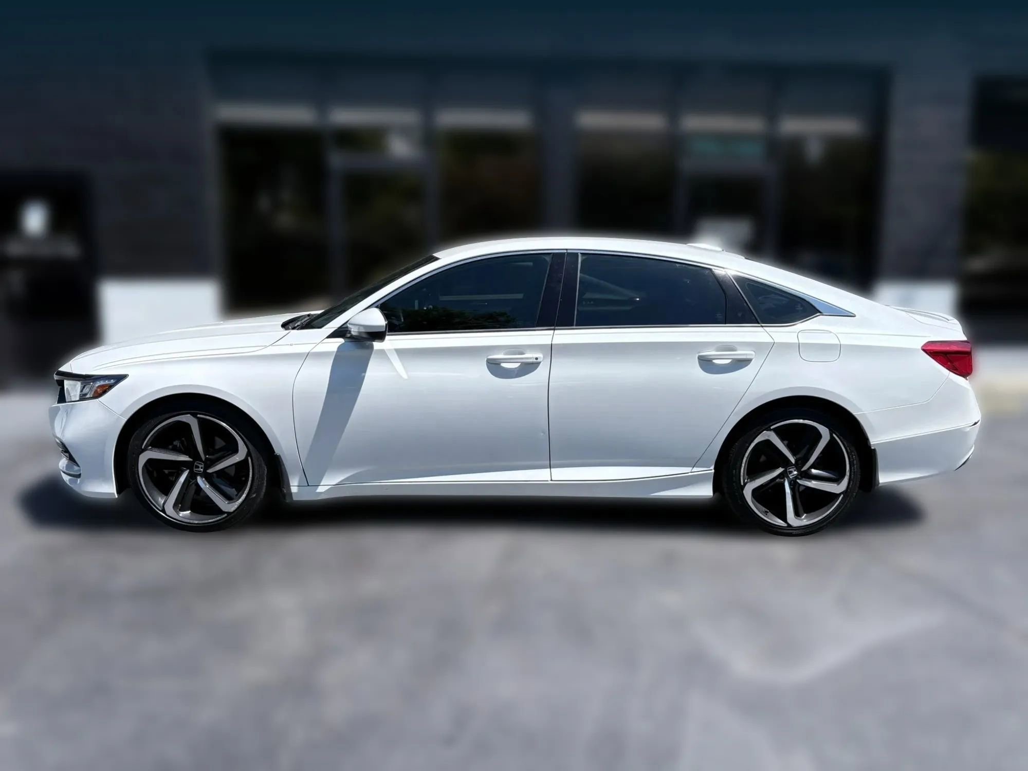 Used 2018 Honda Accord Sport image 2