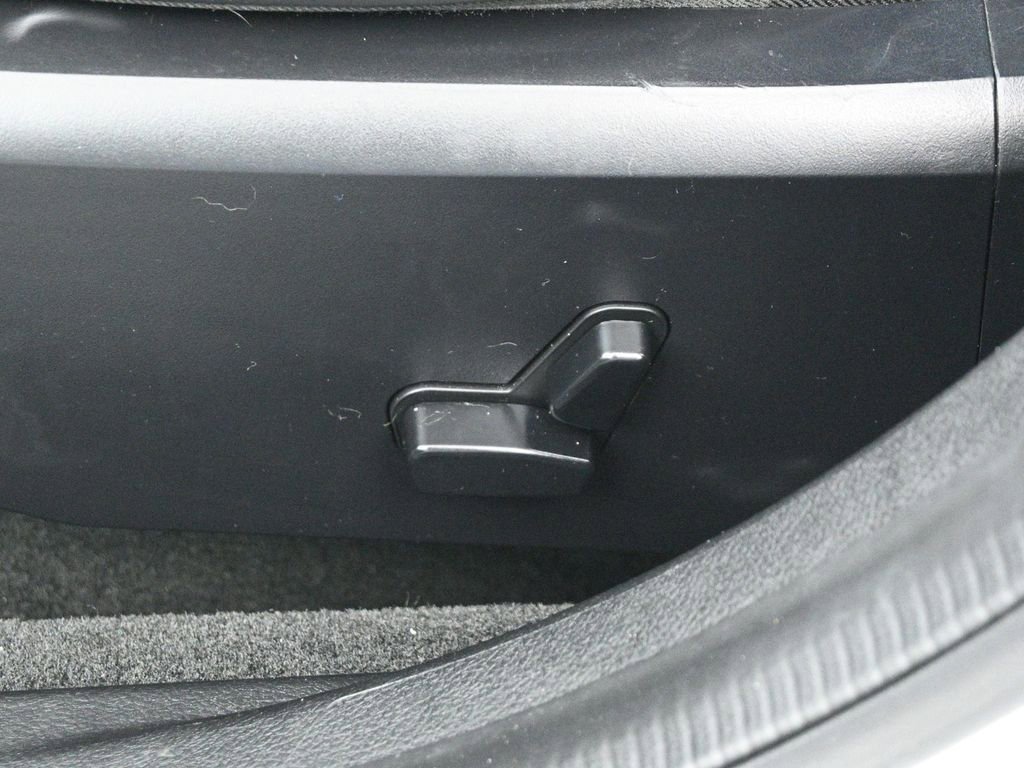 Used 2014 Chrysler 200 Limited image 11