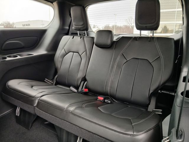 New 2026 Chrysler Pacifica Select image 13