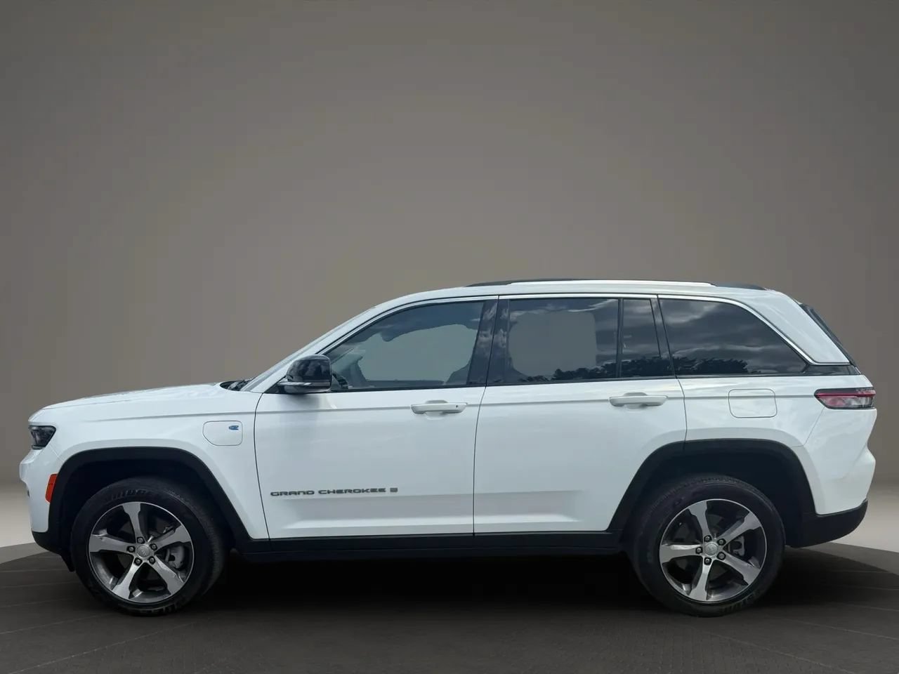 Used 2022 Jeep Grand Cherokee Limited 4xe AWD/4WD image 8
