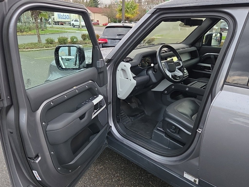 Used 2021 Land Rover Defender 110 SE image 10