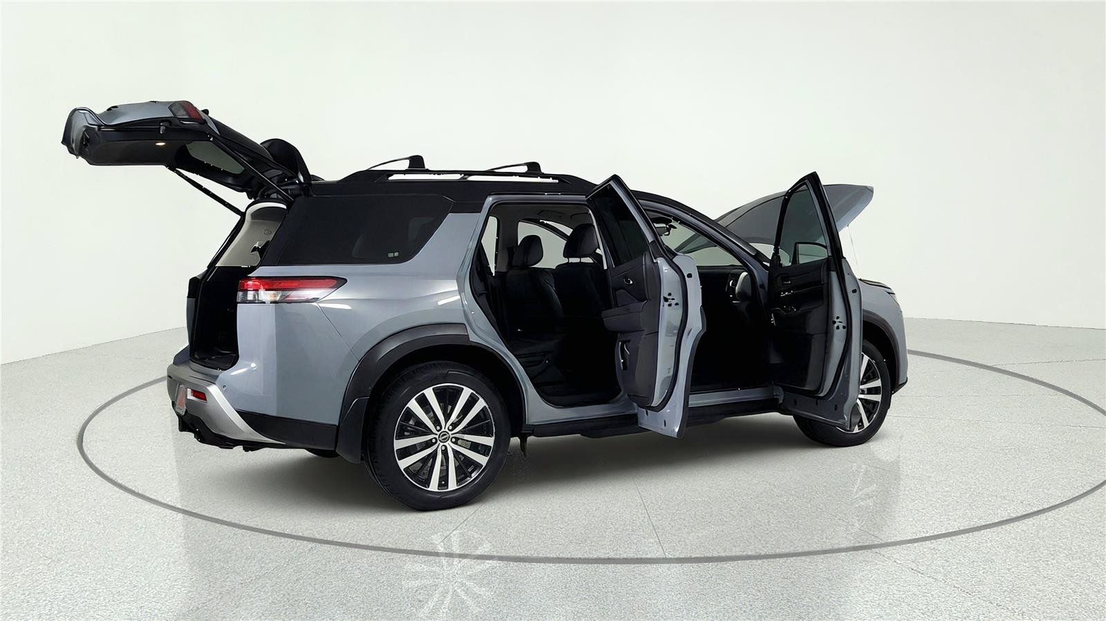 Used 2024 Nissan Pathfinder Platinum w/ Black Appearance Package AWD/4WD image 14