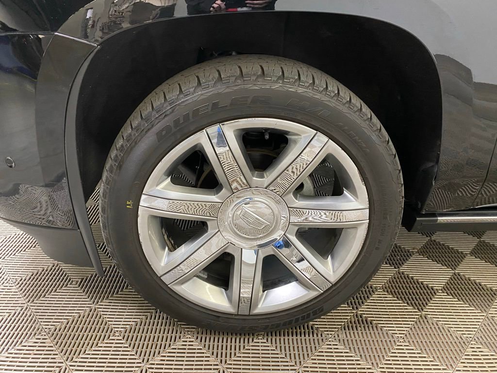 Used 2019 Cadillac Escalade Premium Luxury image 12
