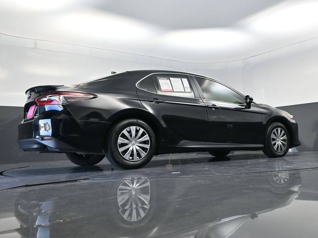 Used 2022 Toyota Camry LE image 19