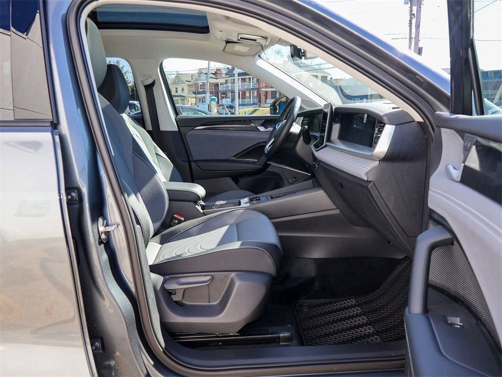 New 2026 Volkswagen Tiguan SE image 29