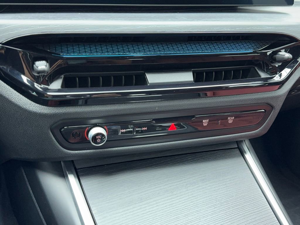 Used 2025 BMW i4 eDrive40 image 33