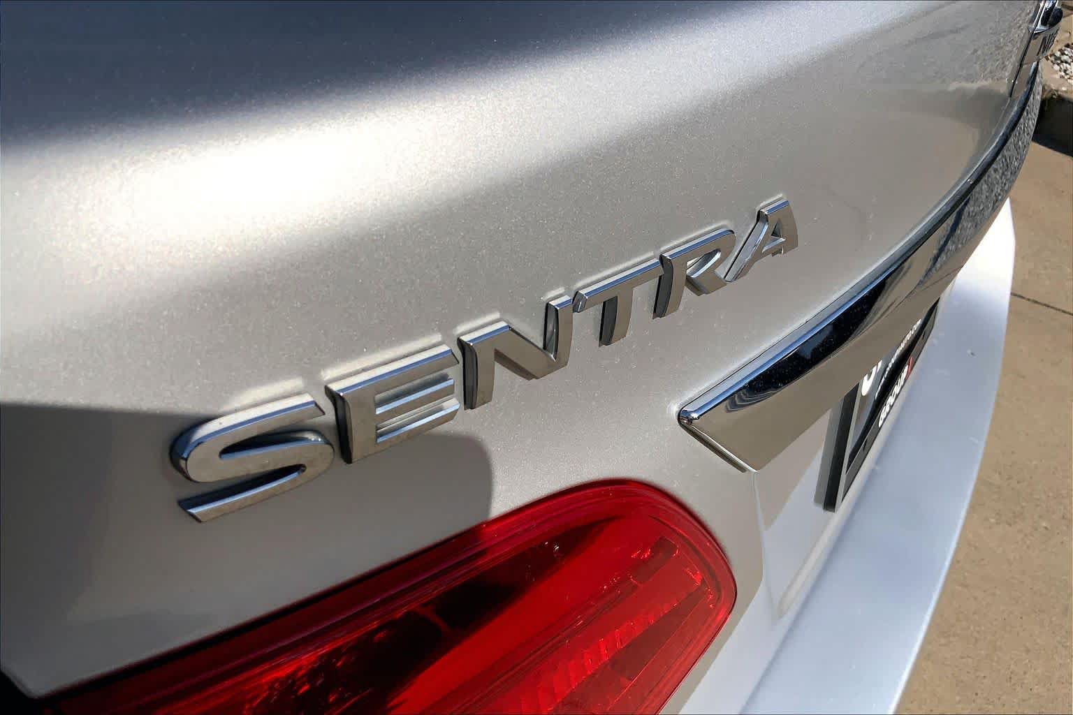 Used 2016 Nissan Sentra SV FWD image 31