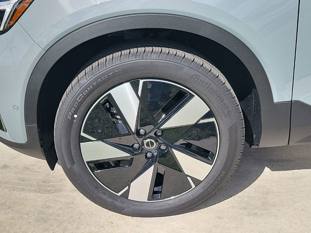 New 2026 Volvo EX40 Plus w/ Climate Package image 3