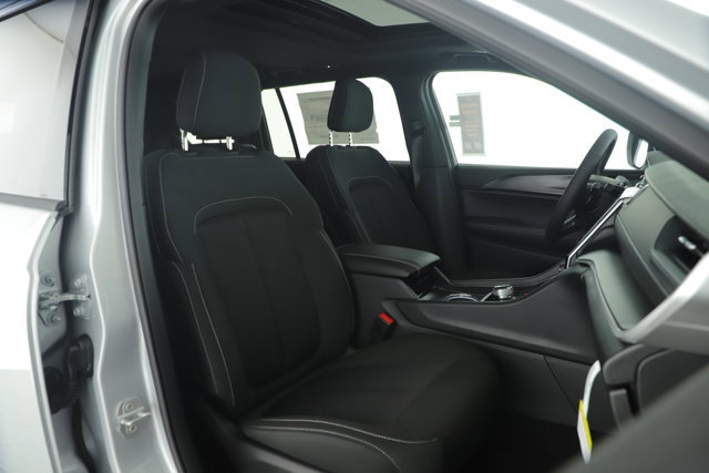 New 2025 Jeep Grand Cherokee L Laredo w/ Luxury Tech Group I image 12