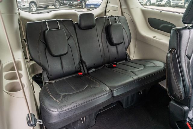 Used 2019 Chrysler Pacifica Touring-L image 41