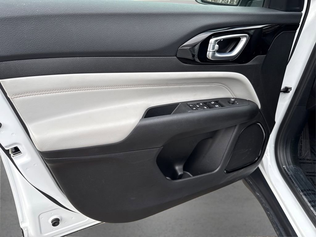 Used 2025 Jeep Compass Limited image 21