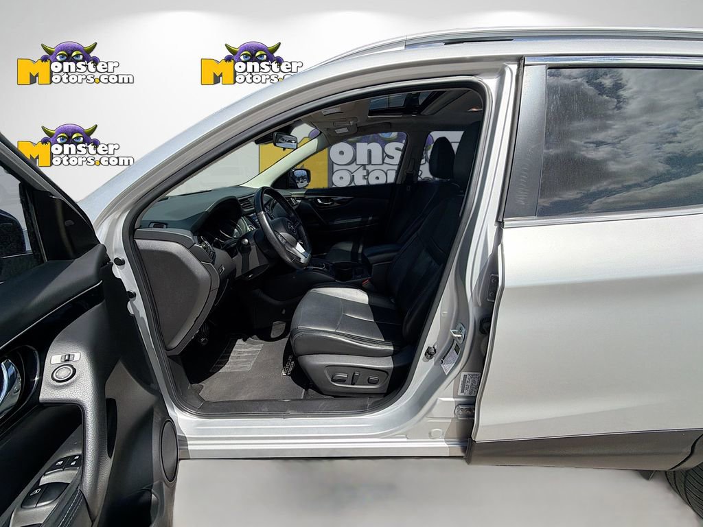 Used 2017 Nissan Rogue Sport SL w/ SL Premium Package image 23