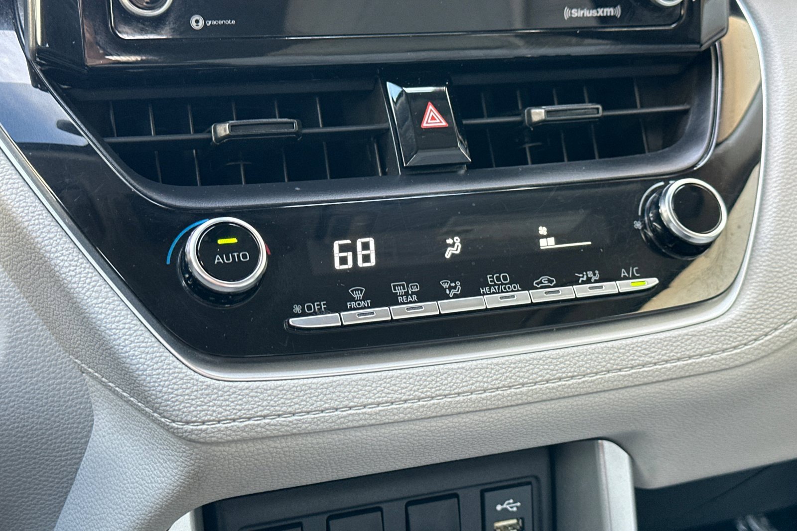 Used 2022 Toyota Corolla Cross LE image 27