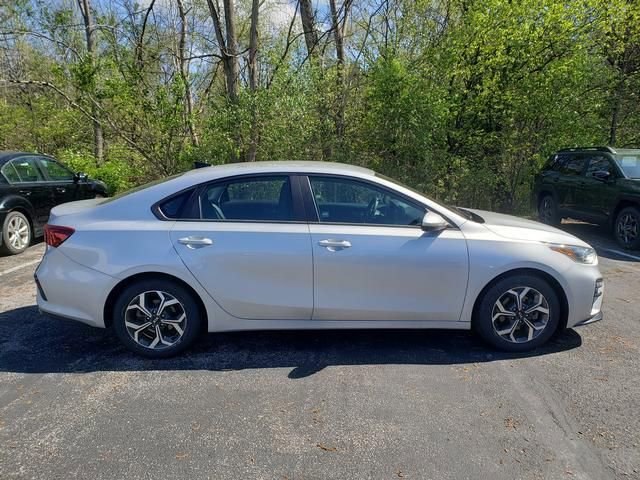 Used 2019 Kia Forte LXS FWD image 2