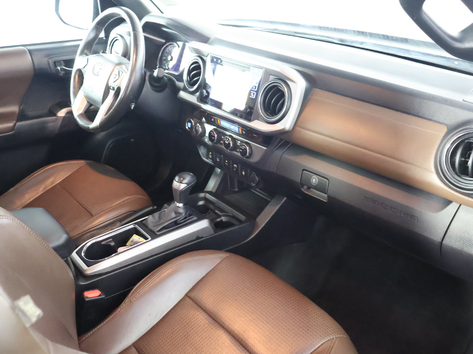 Used 2016 Toyota Tacoma Limited w/ Towing Package AWD/4WD image 49