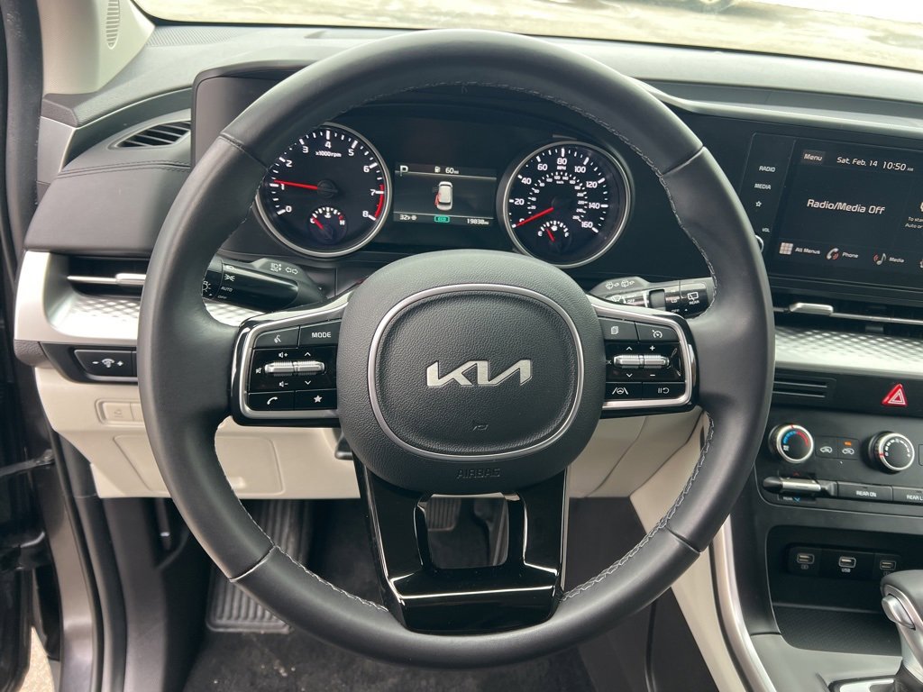 Certified 2024 Kia Carnival LX image 12