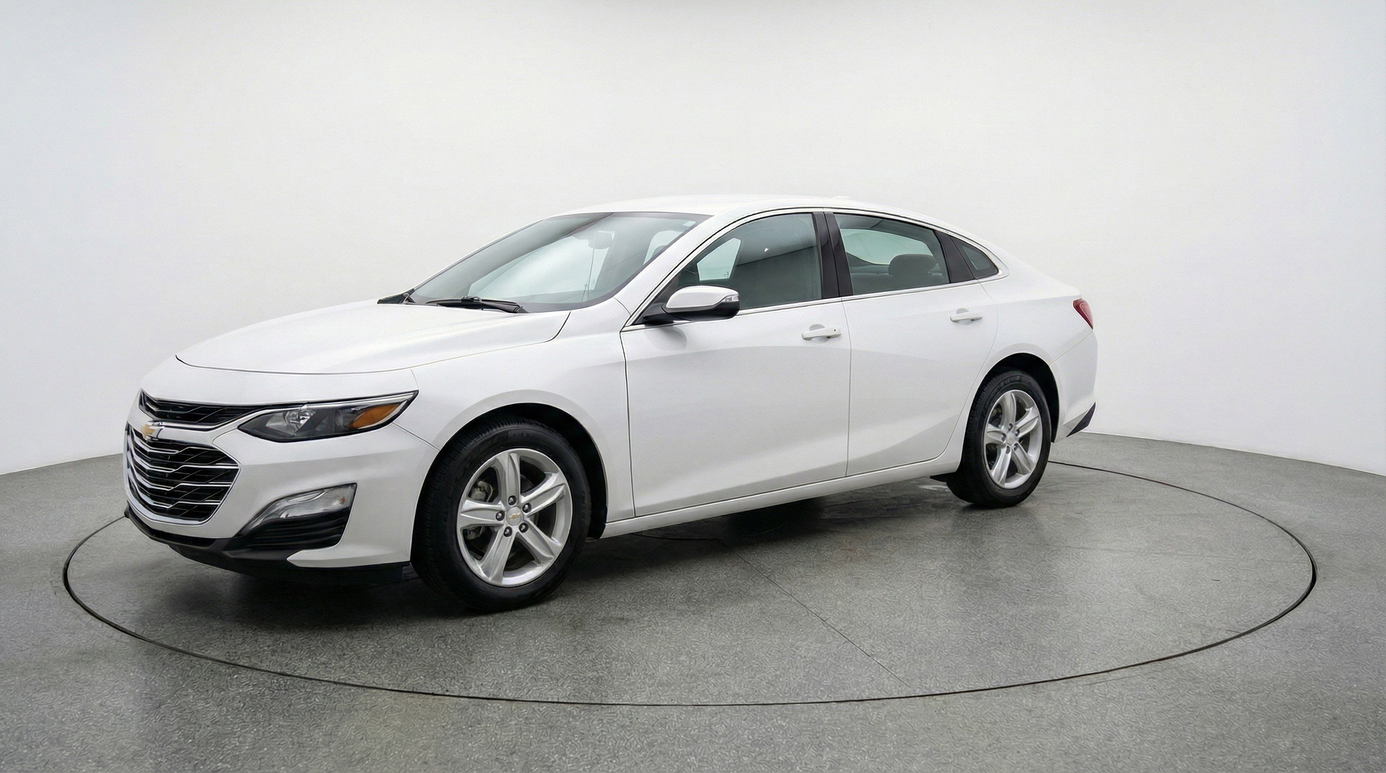 Used 2024 Chevrolet Malibu LT FWD image 3