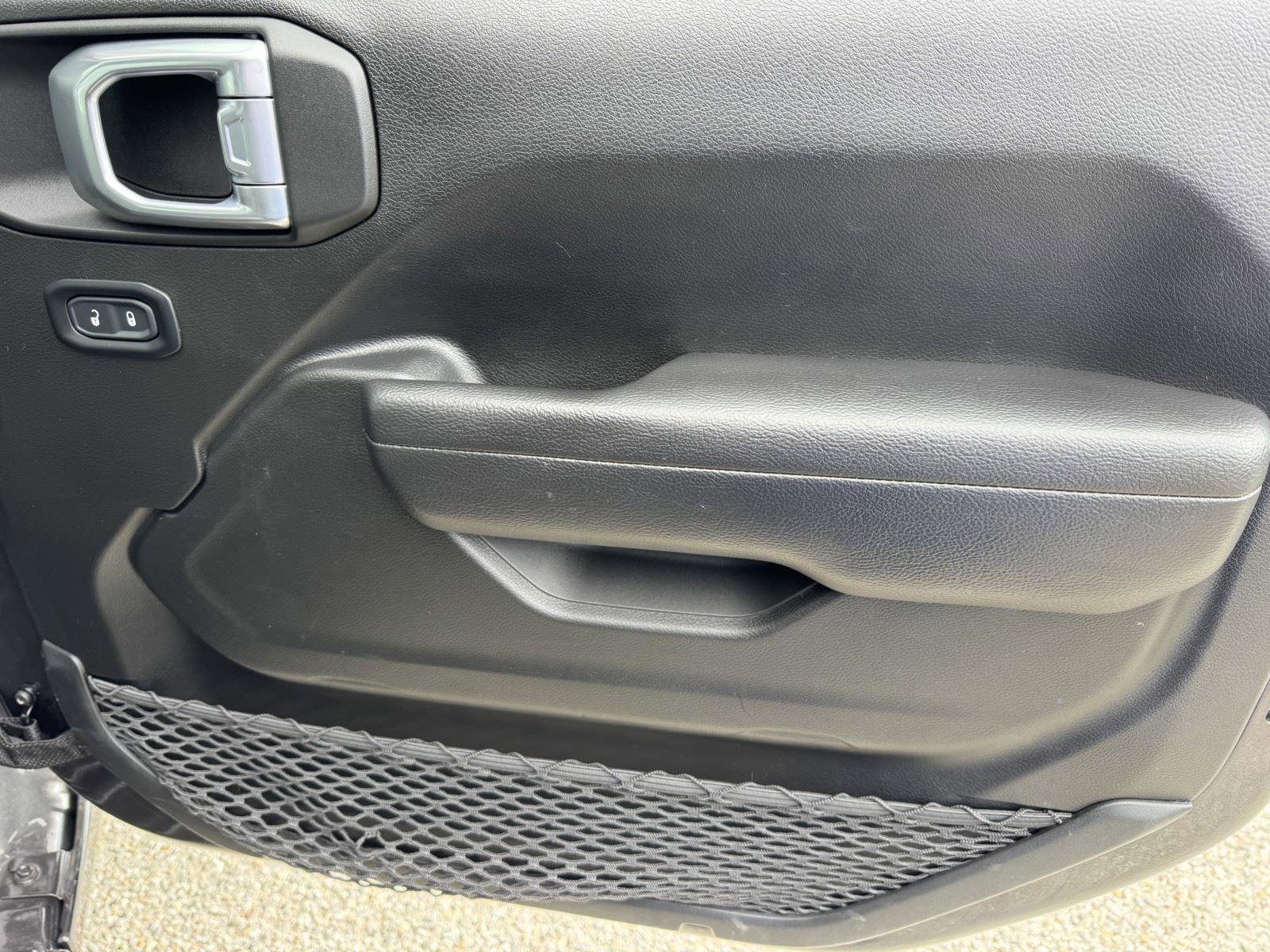 Used 2022 Jeep Wrangler Sport AWD/4WD image 9