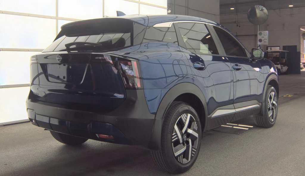 Used 2025 Nissan Kicks SV FWD image 5