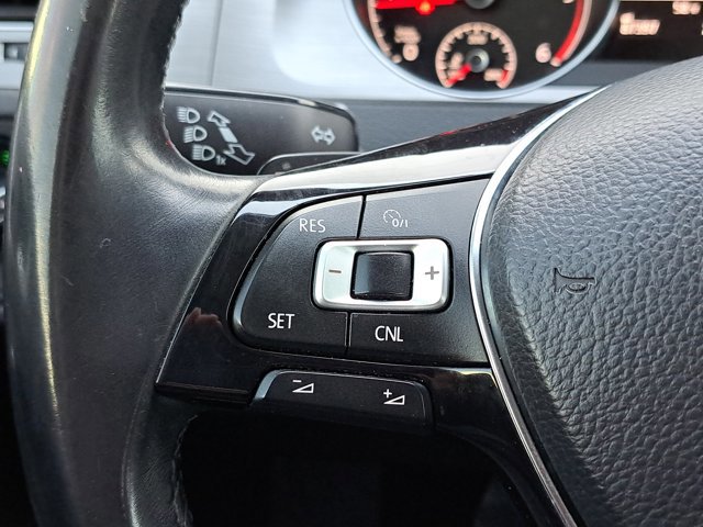 Used 2015 Volkswagen Golf TDI S image 22