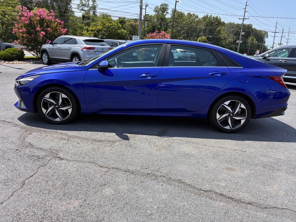 Used 2023 Hyundai Elantra Limited FWD image 4