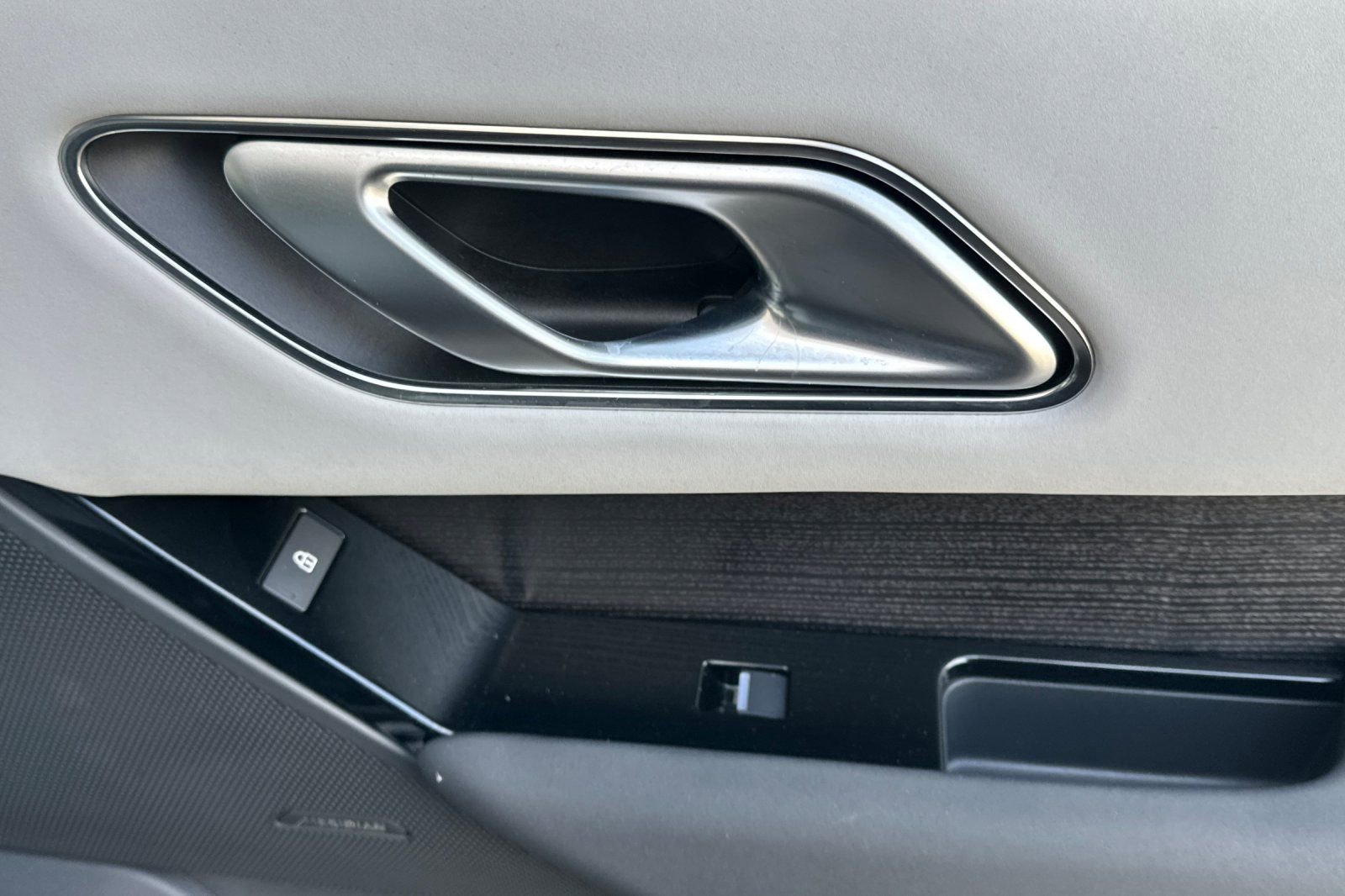 Used 2025 Land Rover Range Rover Velar Dynamic SE image 19