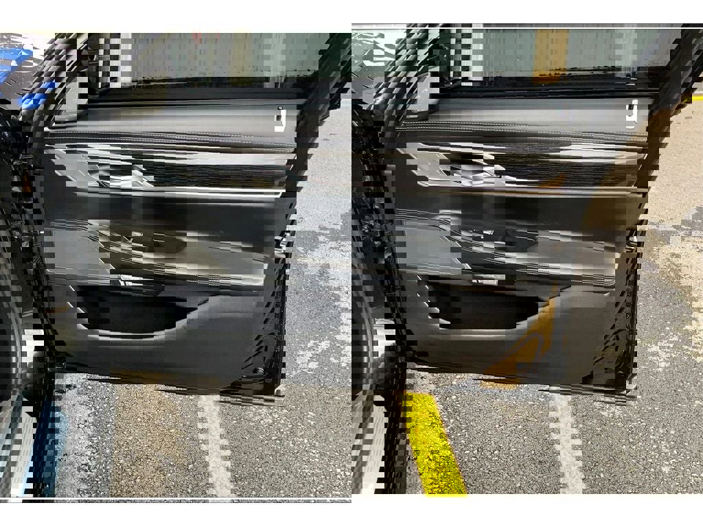 Used 2016 BMW 750i xDrive image 26