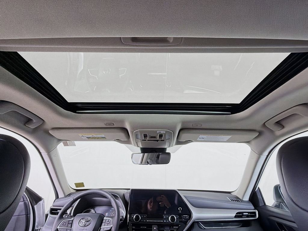 New 2026 Toyota Highlander XLE image 14