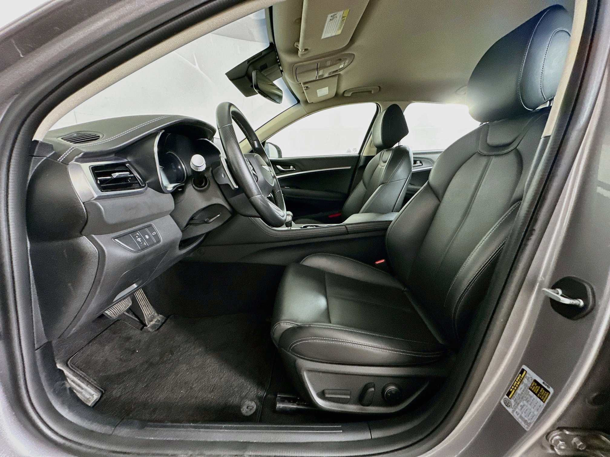 Used 2025 Genesis G70 2.5T AWD/4WD image 13