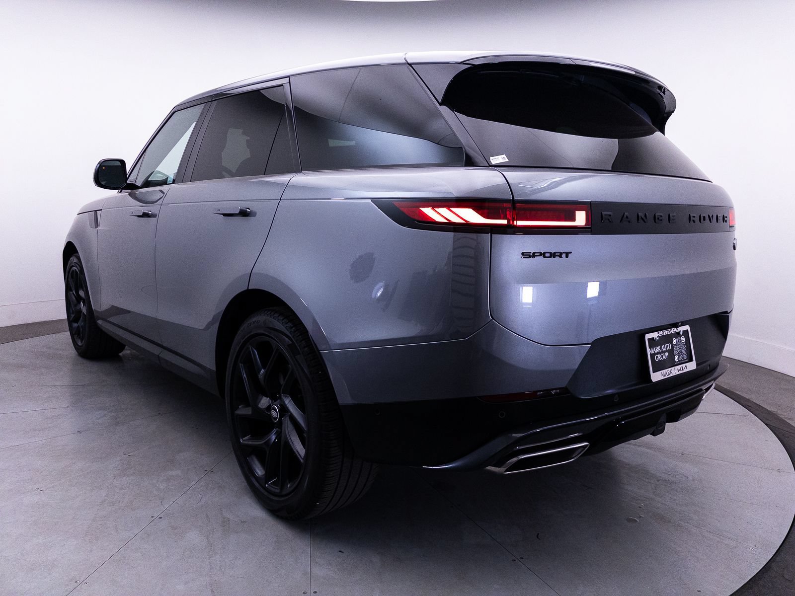 Used 2023 Land Rover Range Rover Sport SE AWD/4WD image 16