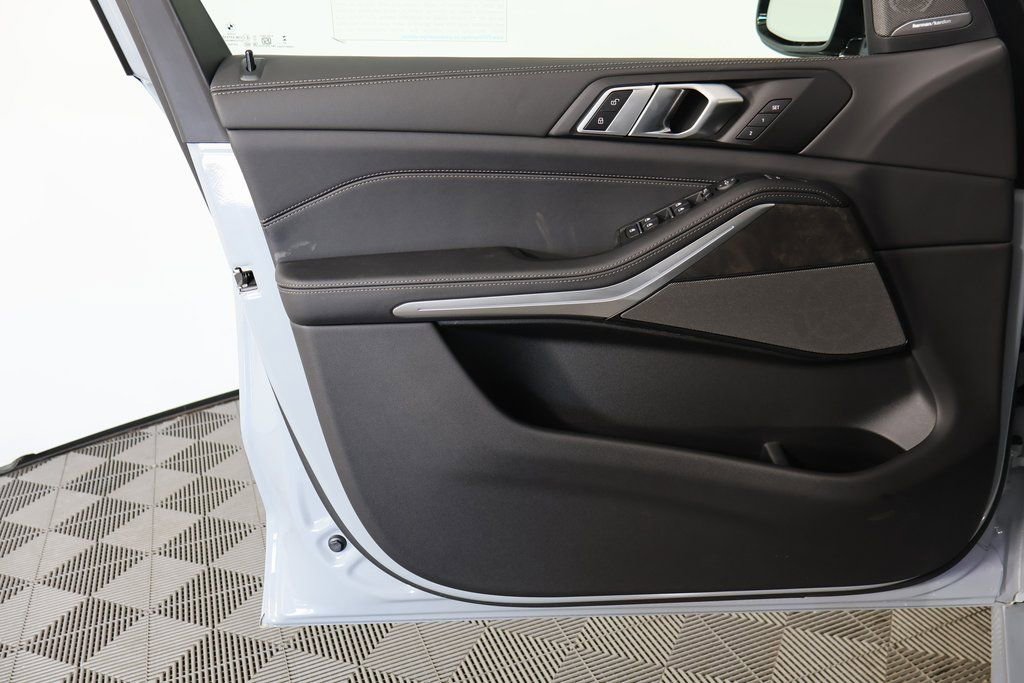 New 2026 BMW X5 sDrive40i w/ M Sport Package image 7