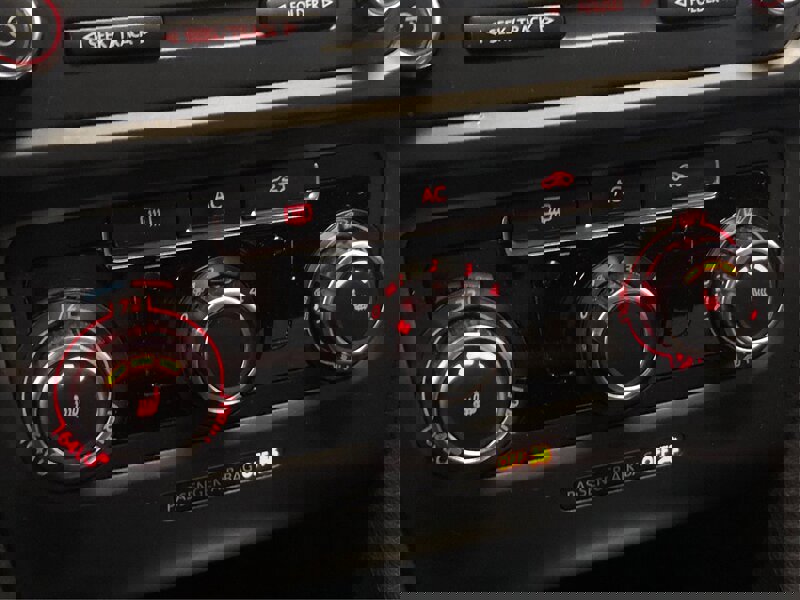 Used 2011 Volkswagen Golf 4-Door image 21