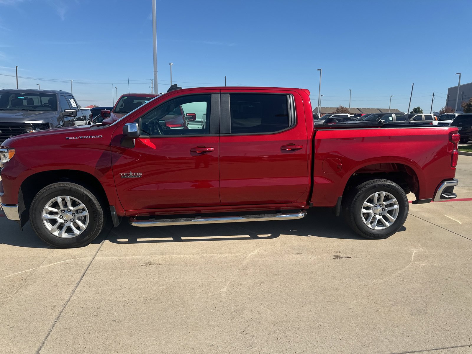 Used 2023 Chevrolet Silverado 1500 LT RWD image 4