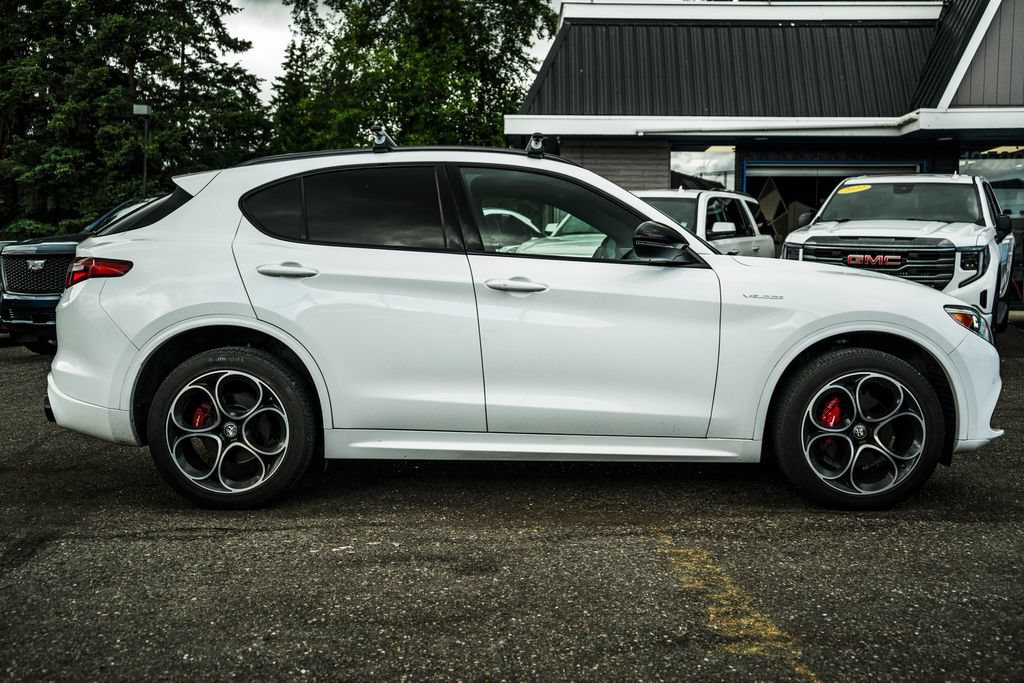 Used 2022 Alfa Romeo Stelvio Veloce AWD/4WD image 14