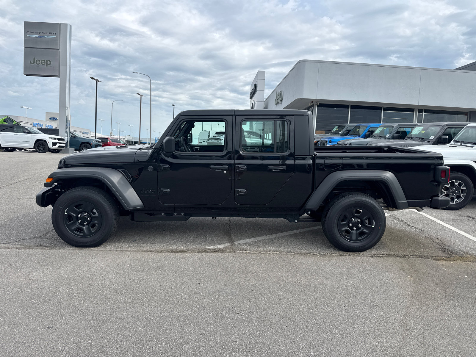 New 2026 Jeep Gladiator Sport AWD/4WD image 3
