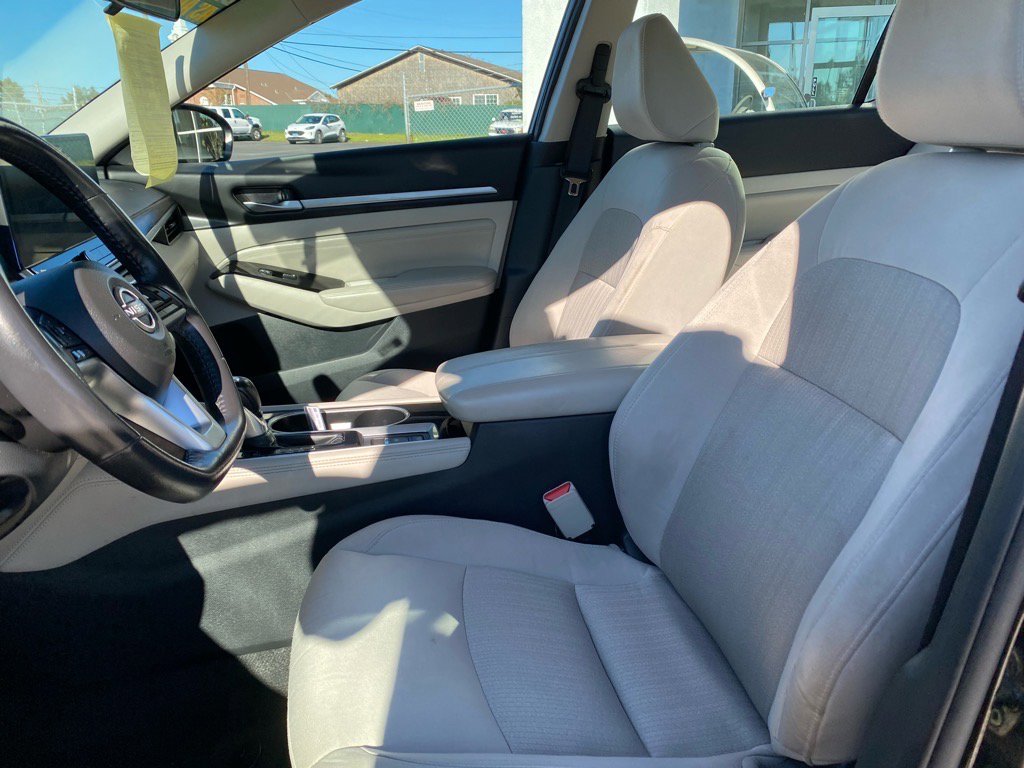 Used 2023 Nissan Altima 2.5 SV w/ SV Premium Package image 21