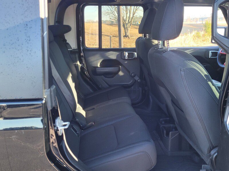 Used 2022 Jeep Gladiator Sport image 12