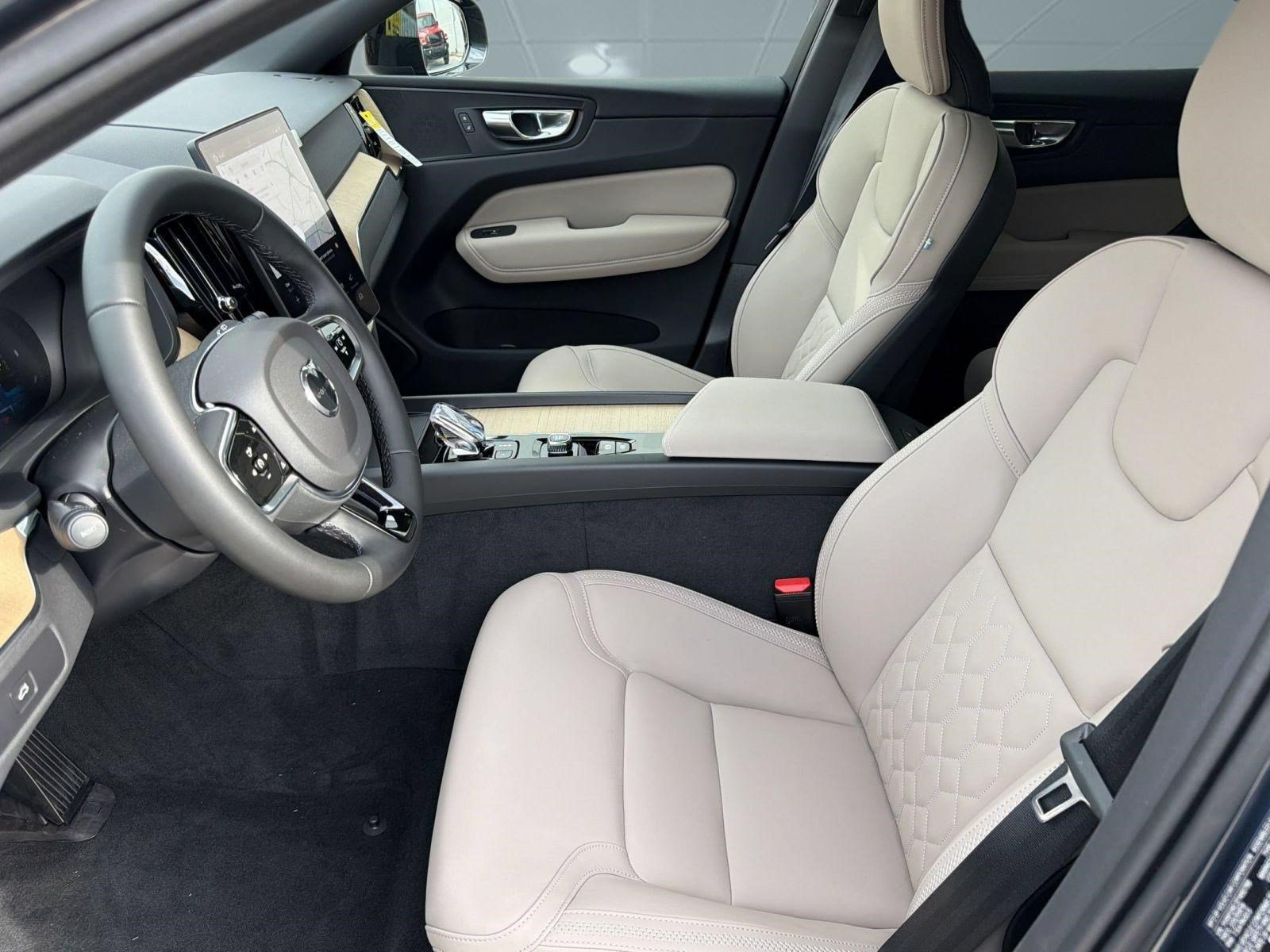 New 2026 Volvo XC60 B5 Plus w/ Climate Package AWD/4WD image 5