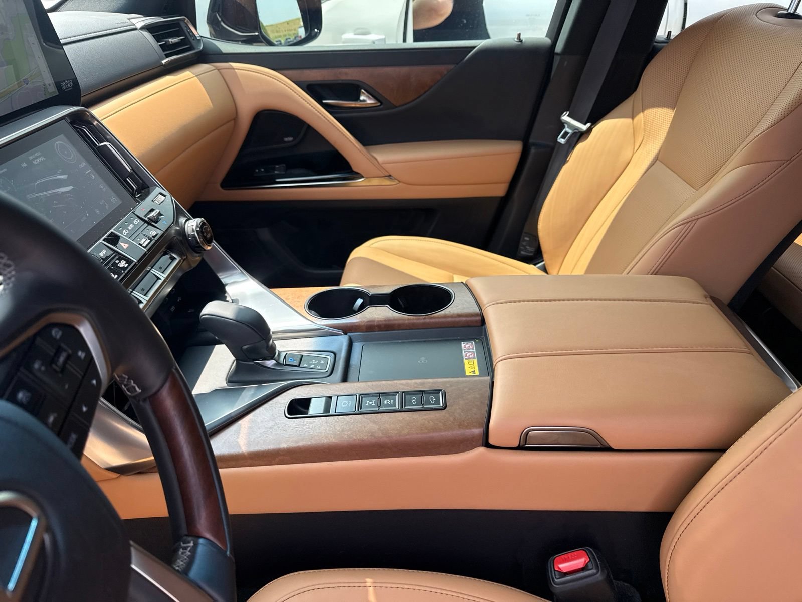 Used 2025 Lexus LX 700h Luxury w/ Appearance Package AWD/4WD image 18