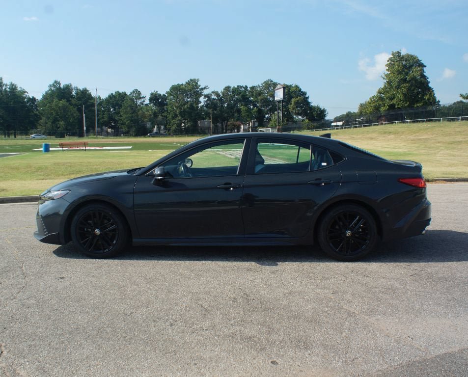 Used 2025 Toyota Camry SE FWD image 12