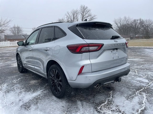 Used 2023 Ford Escape ST-Line Elite w/ Premium Technology Package image 2