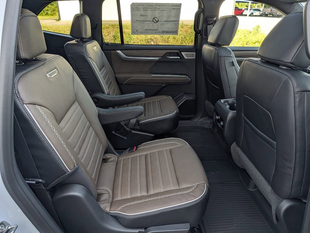 New 2026 GMC Acadia Denali Ultimate w/ LPO, Floor Liner Package AWD/4WD image 34