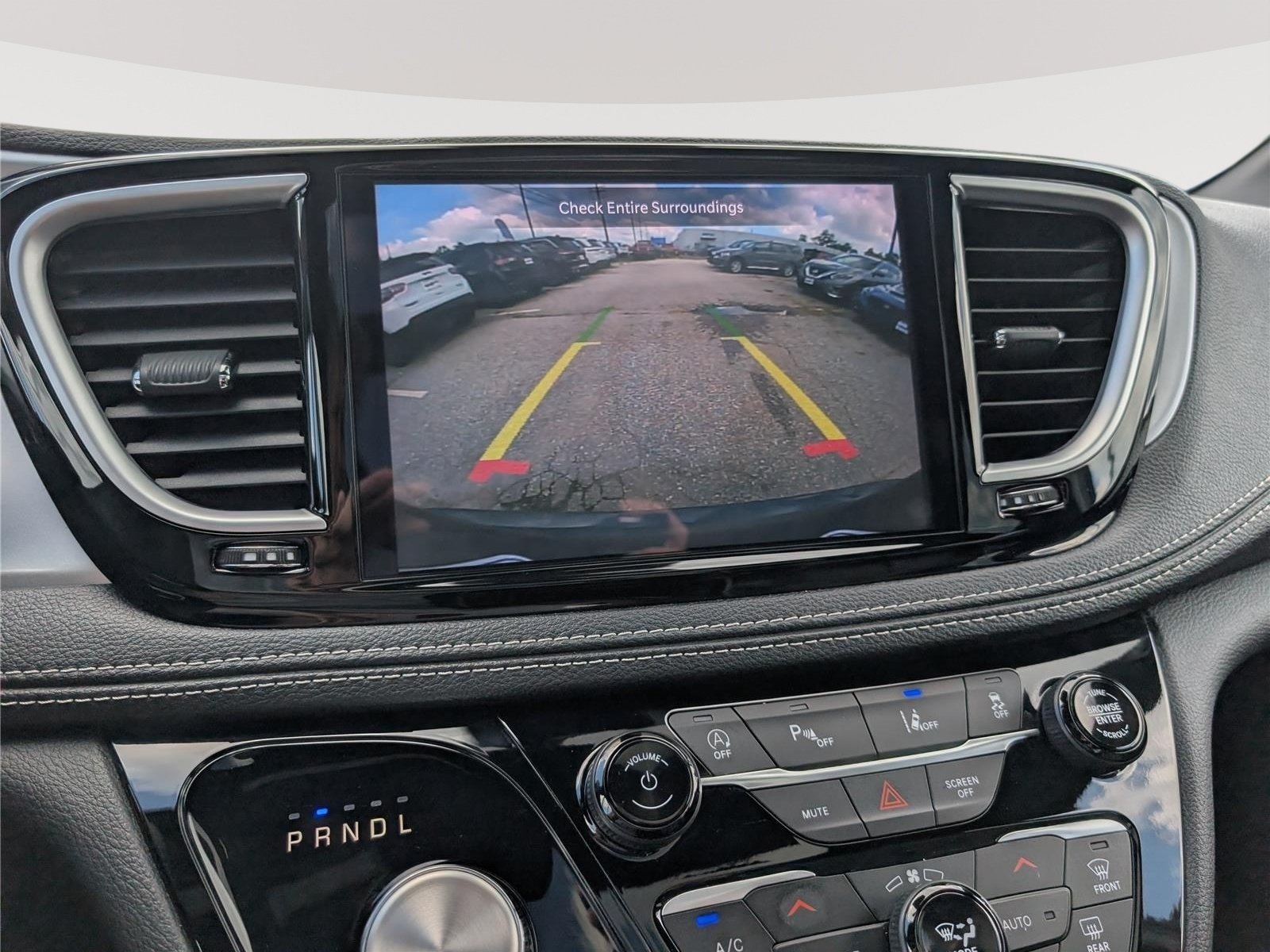 Used 2025 Chrysler Pacifica Limited FWD image 30