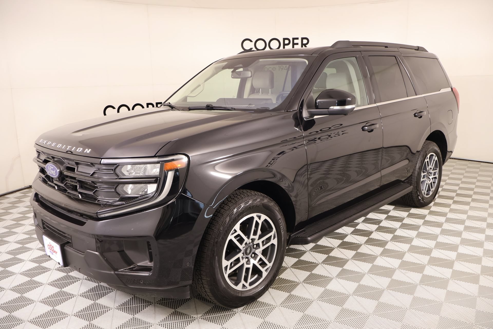 Used 2025 Ford Expedition Active AWD/4WD image 10
