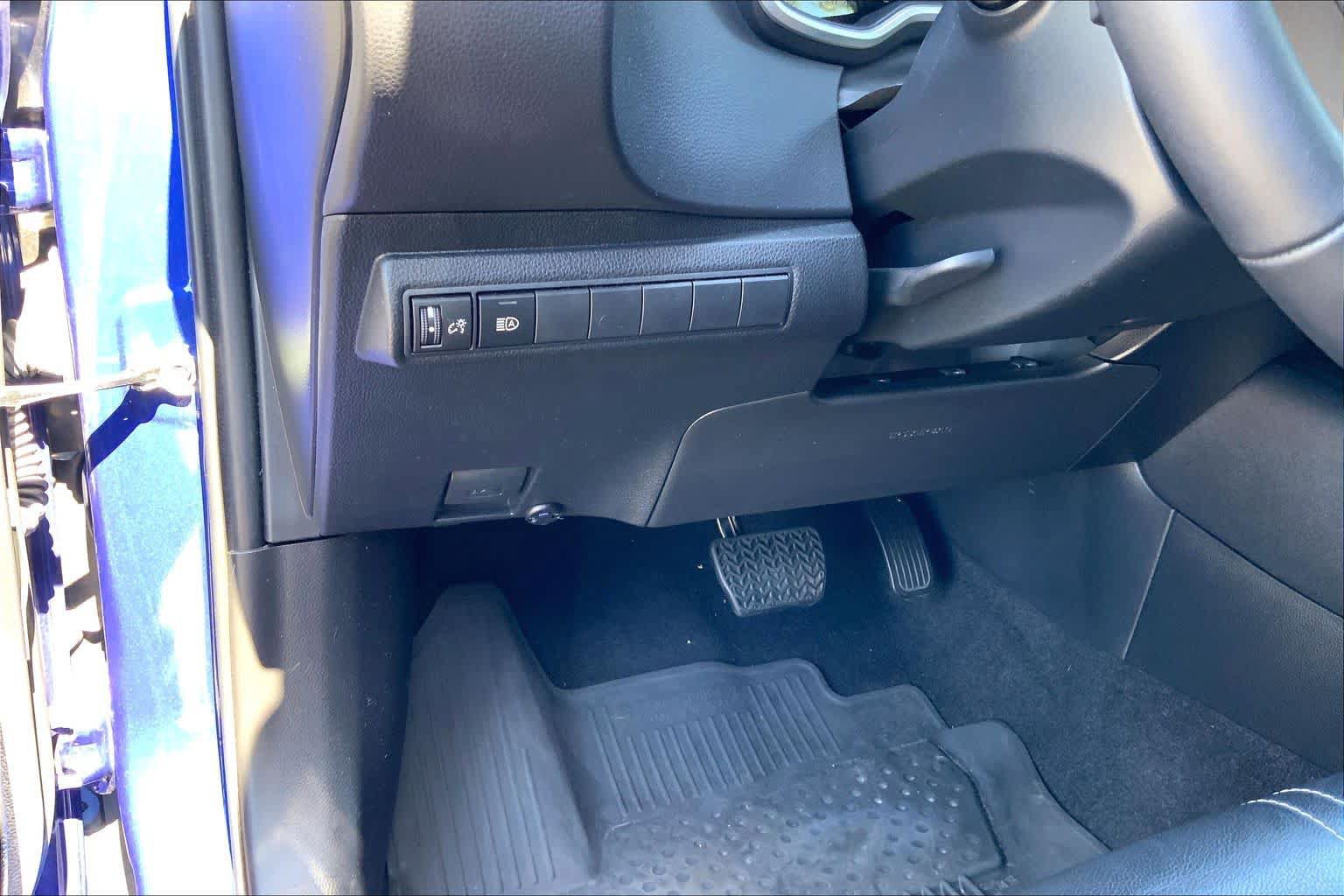 Certified 2025 Toyota Corolla XSE FWD image 33