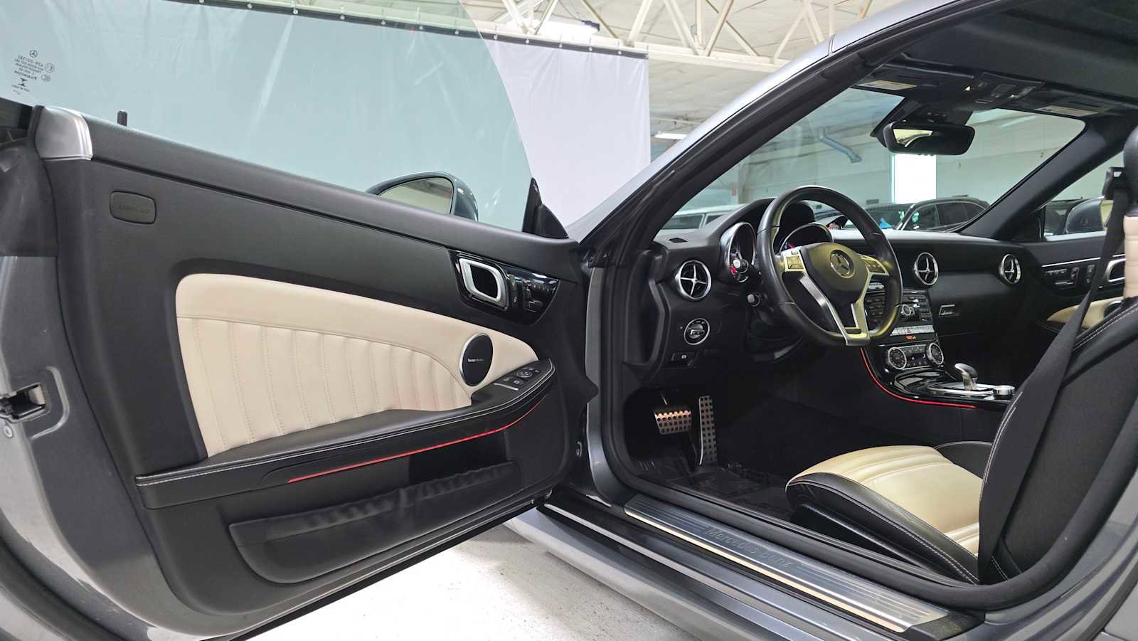 Used 2016 Mercedes-Benz SLK 300 image 17