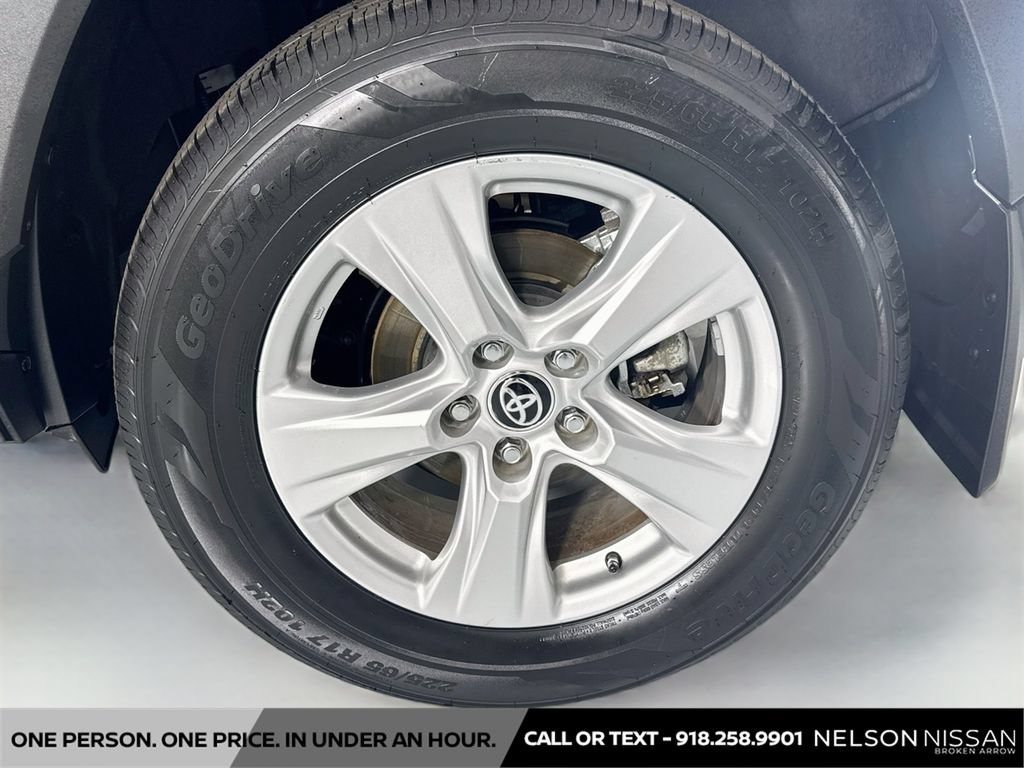 Used 2020 Toyota RAV4 XLE FWD image 28