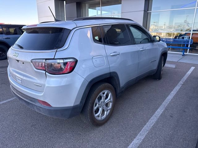 Used 2024 Jeep Compass Latitude AWD/4WD image 3